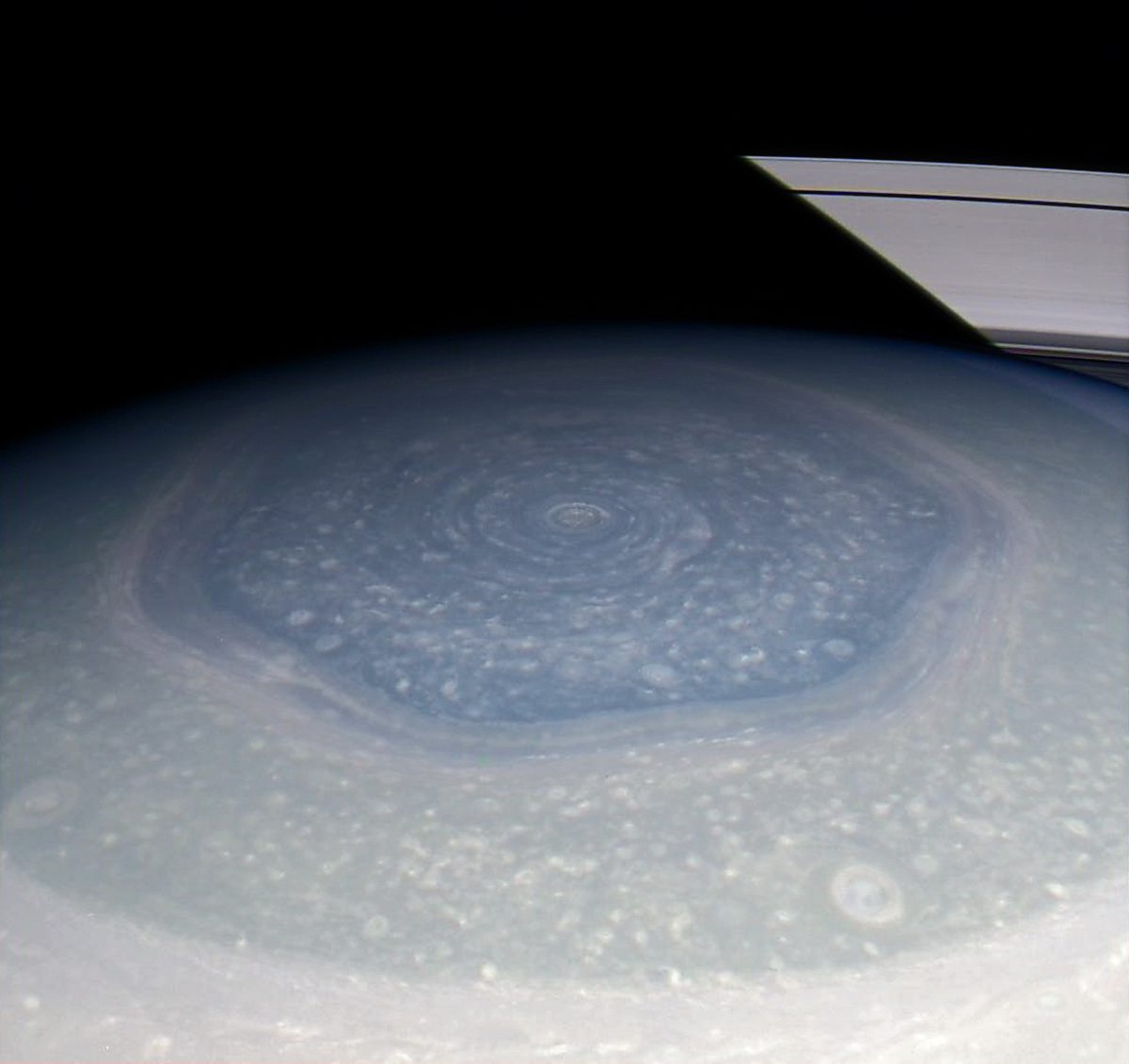 Heksagon-na-Saturnie.jpg