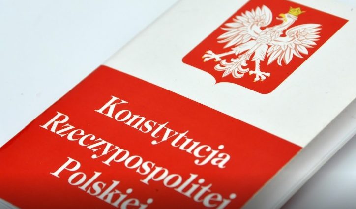 „Eksperci” od konstytucji zlikwidowali polski naród