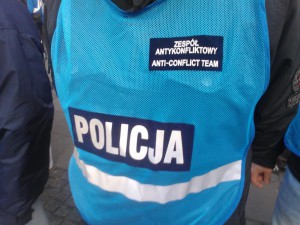 Policja w takich kamizelkach (Policja Zespół Antykonfliktowy) zabezpieczała Marsz 