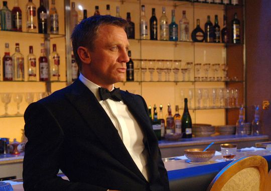 Bond, agent 007, to zwykły alkoholik