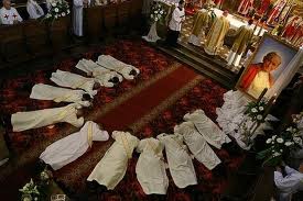 Źle wykształceni kapłani mogą być jak „małe egoistyczne potworki”…mówi Papież