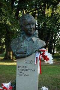 Danuta_Siedzikówna_Inka_pomnik_Park_Jordana_Krakow