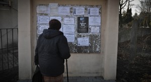 8. Tablica ogłoszeń cmentarza na Majdanku w Lublinie
