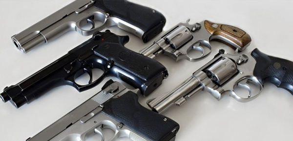 Czeski rząd chce umożliwić noszenie broni palnej